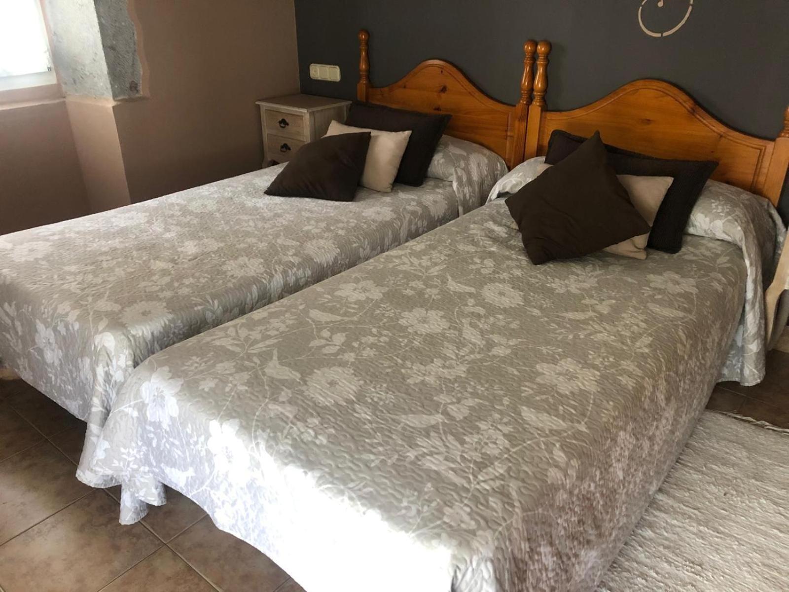 Отель Hostal Ekaitza Лесака Экстерьер фото