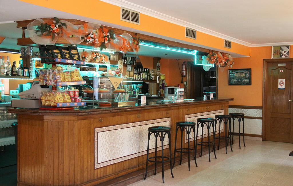 Отель Hostal Ekaitza Лесака Экстерьер фото