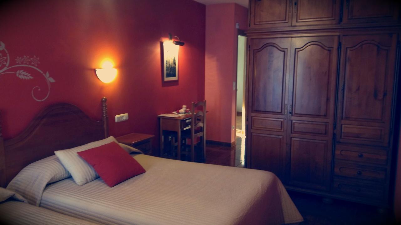 Отель Hostal Ekaitza Лесака Экстерьер фото