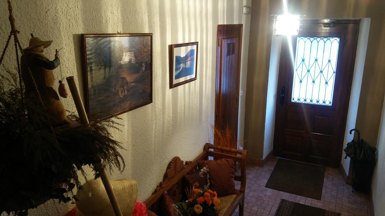 Отель Hostal Ekaitza Лесака Экстерьер фото
